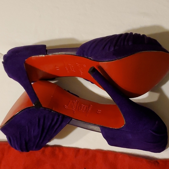 Christian Louboutin Paris - Picture 2 of 4